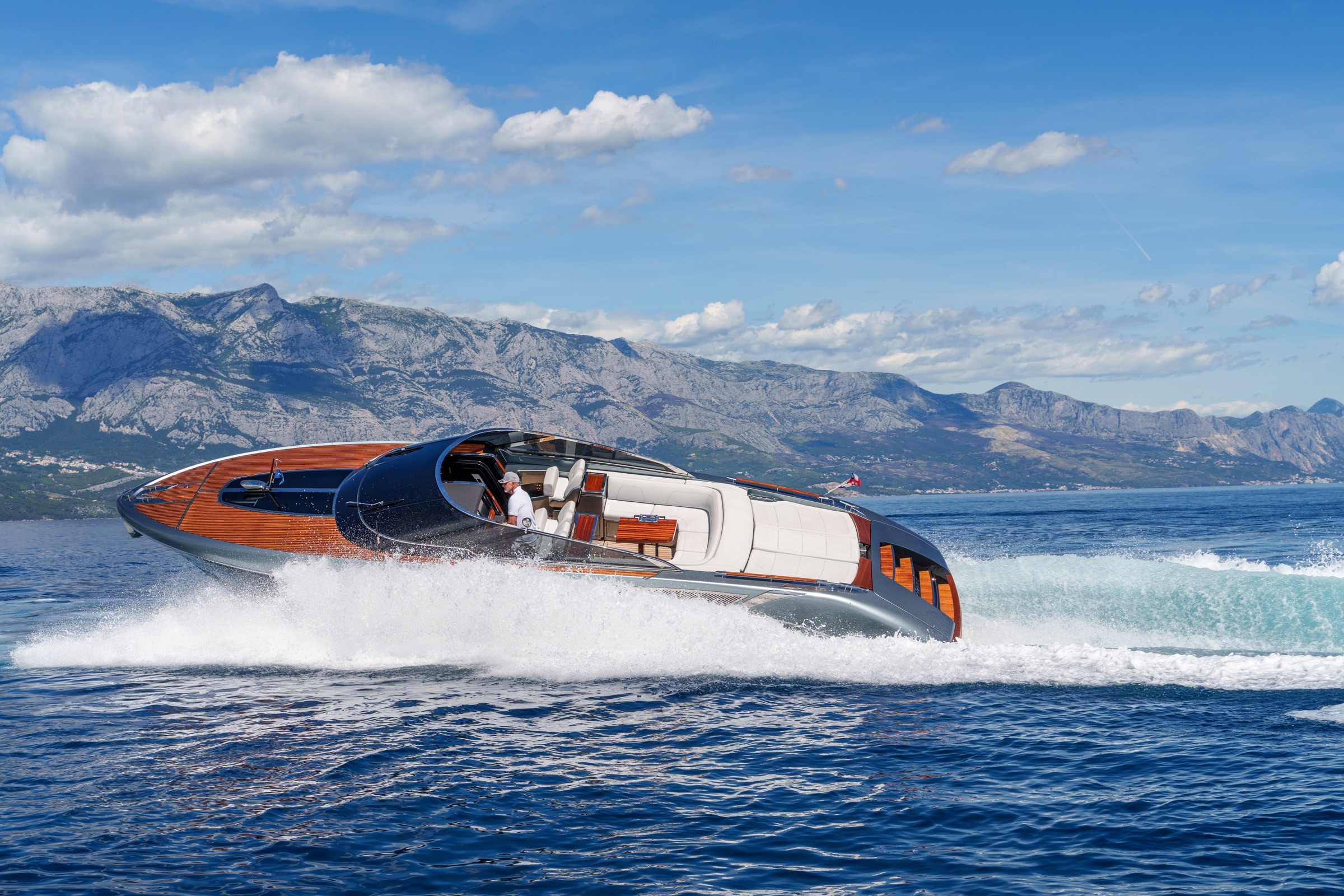 ALISSA Riva Rivamare cruising along the Croatian coast